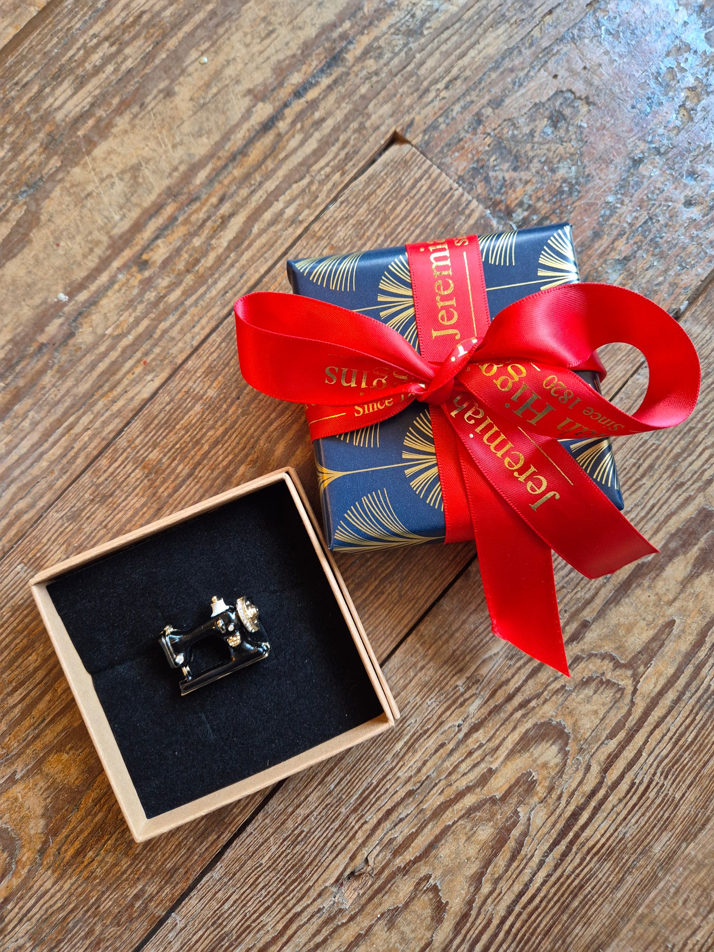 Sewing Machine Brooch